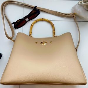 Beige (faux) leather handbag